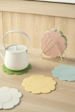 New Dear-Lover Flower Shape Silica Gel Heat Insulate Placemat Apricot Pink
