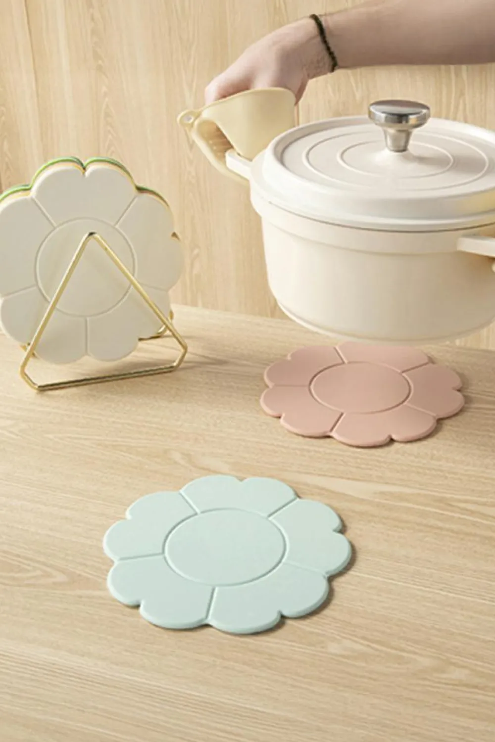 New Dear-Lover Flower Shape Silica Gel Heat Insulate Placemat Apricot Pink