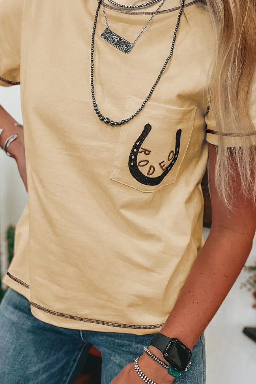 Outlet Dear-Lover RODEO Horseshoe Embroidered Patch Pocket T Shirt Apricot