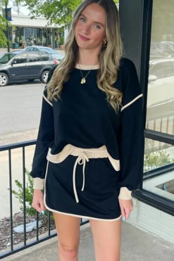 Best Dear-Lover Color Contrast Loose Pullover and Lace-up Waist Skort Set Black