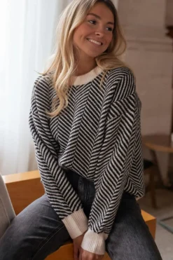 Clearance Dear-Lover Contrast Edge Crew Neck Drop Shoulder Sweater Black