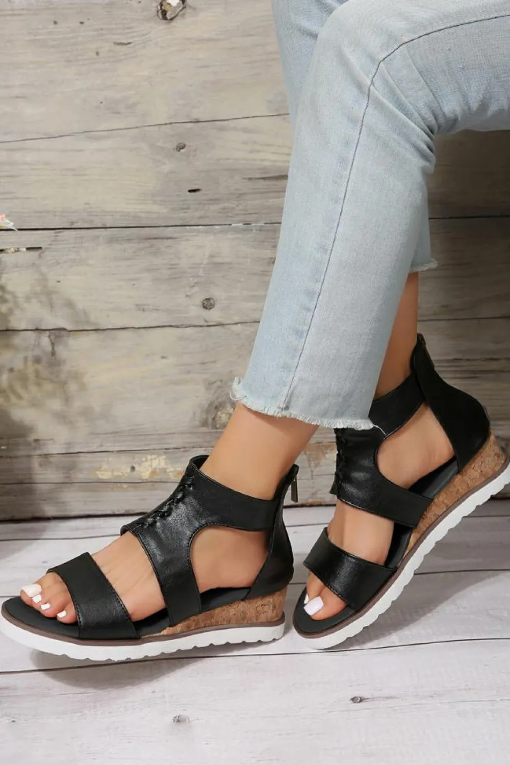 New Dear-Lover Crisscross Detail Hollowed Leather Gladiator Sandals Black