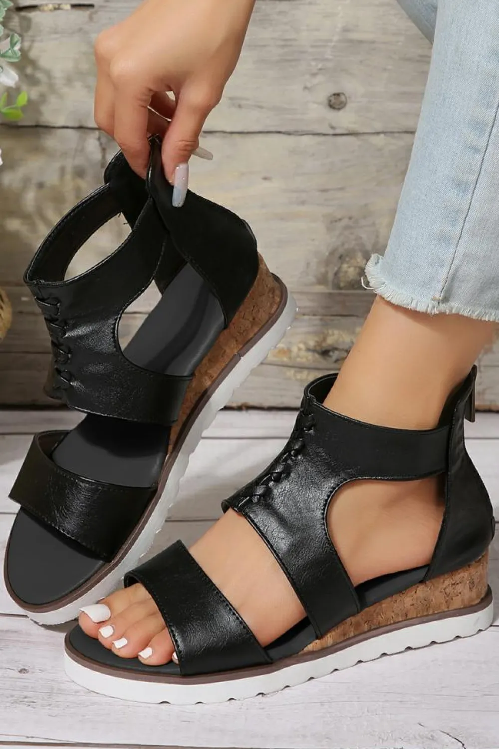 New Dear-Lover Crisscross Detail Hollowed Leather Gladiator Sandals Black