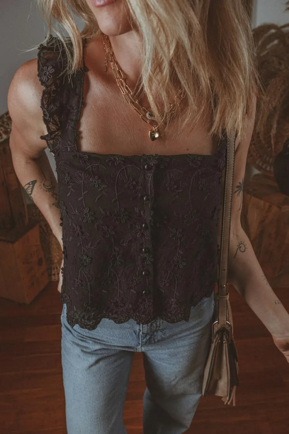 Hot Dear-Lover Floral Embroidered Buttoned Square Neck Tank Top Black