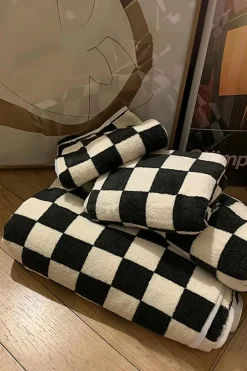 Hot Dear-Lover Fuzzy Checkerboard Bath Towel Set Black