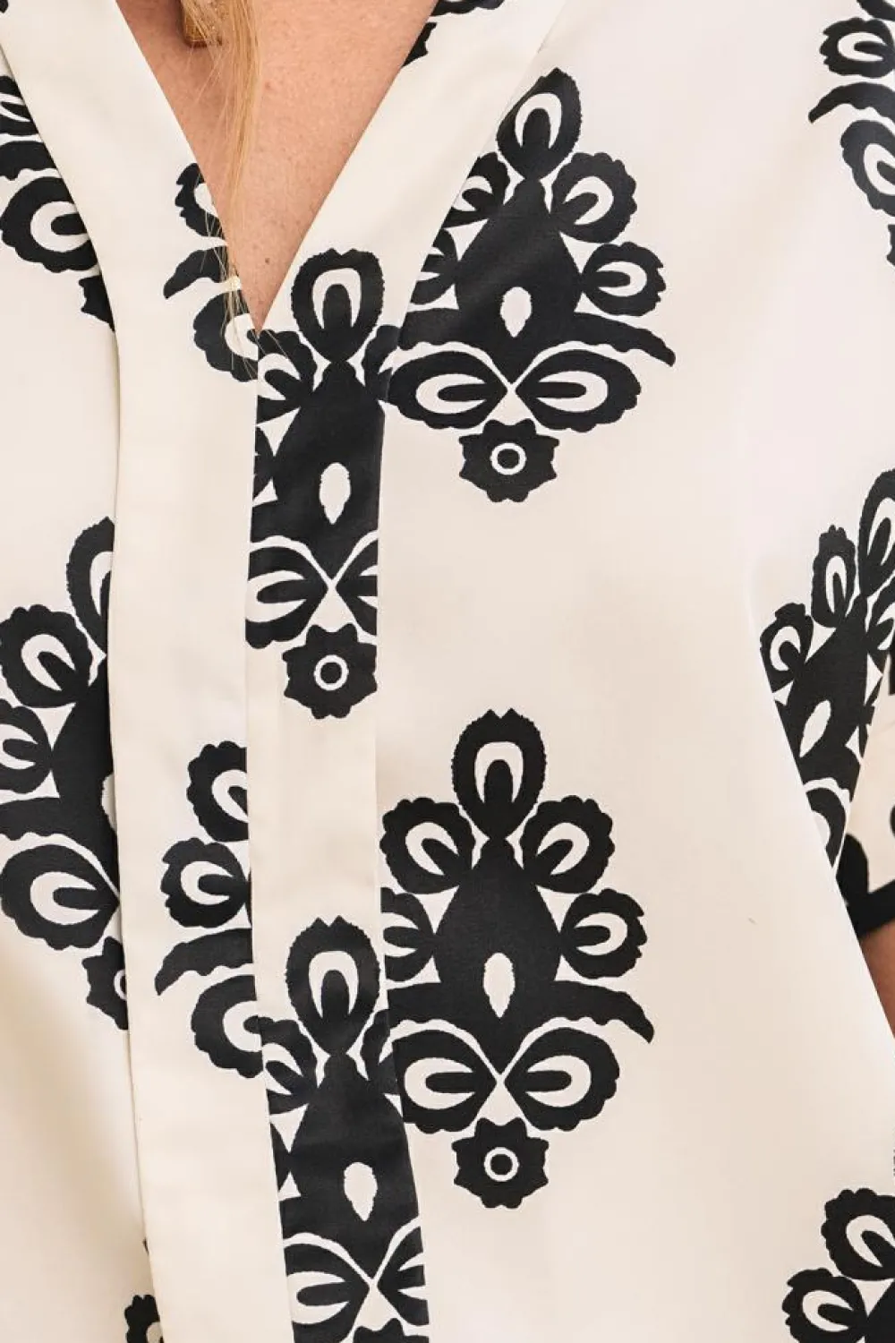Outlet Dear-Lover Geometric Print Short Sleeve V Neck Blouse Black