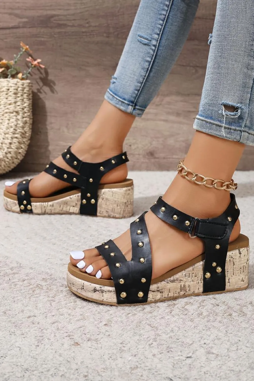 Outlet Dear-Lover Rivet Hollow Out Leather Wedge Sandals Black