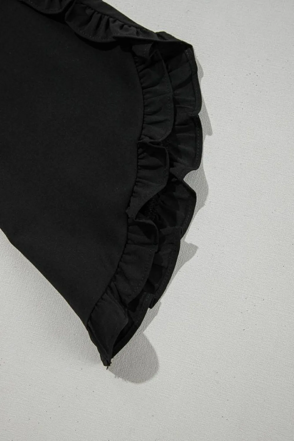 Outlet Dear-Lover Ruffle Trimmed 3/4 Sleeve Round Neck Blouse Black
