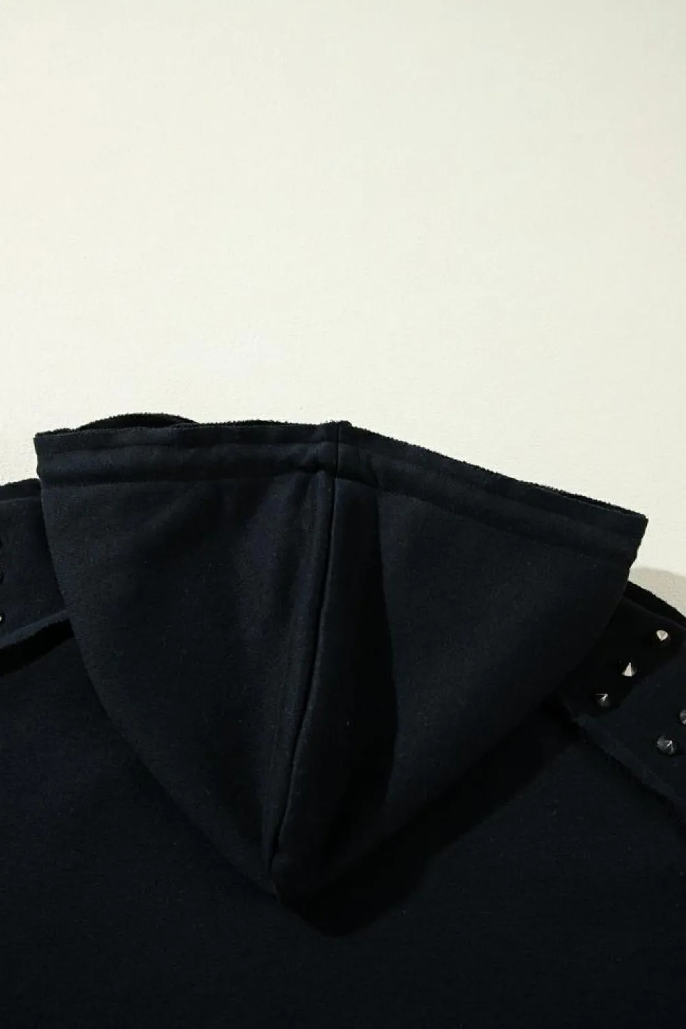 Fashion Dear-Lover Solid Color Rivet Stud Raglan Sleeve Hoodie with Pocket Black