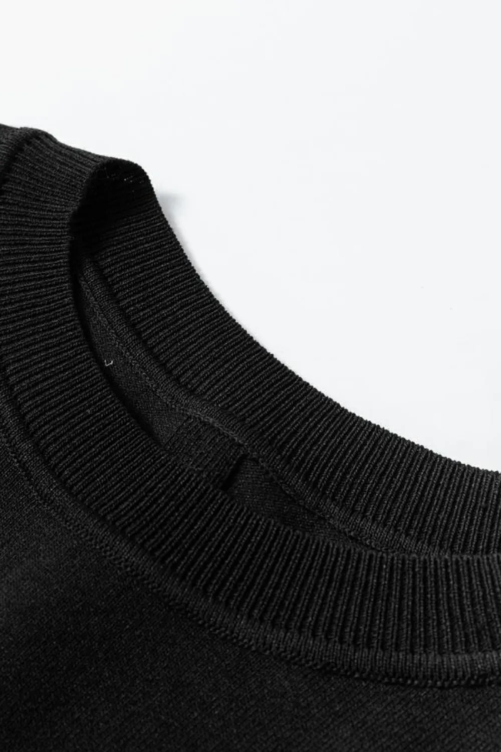 Clearance Dear-Lover Solid Color Slim Fit Lightweight Crew Neck Sweater Black