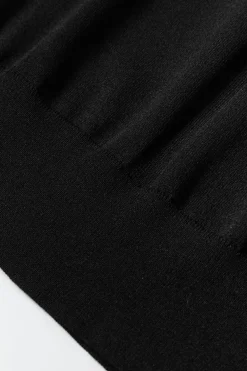 Clearance Dear-Lover Solid Color Slim Fit Lightweight Crew Neck Sweater Black