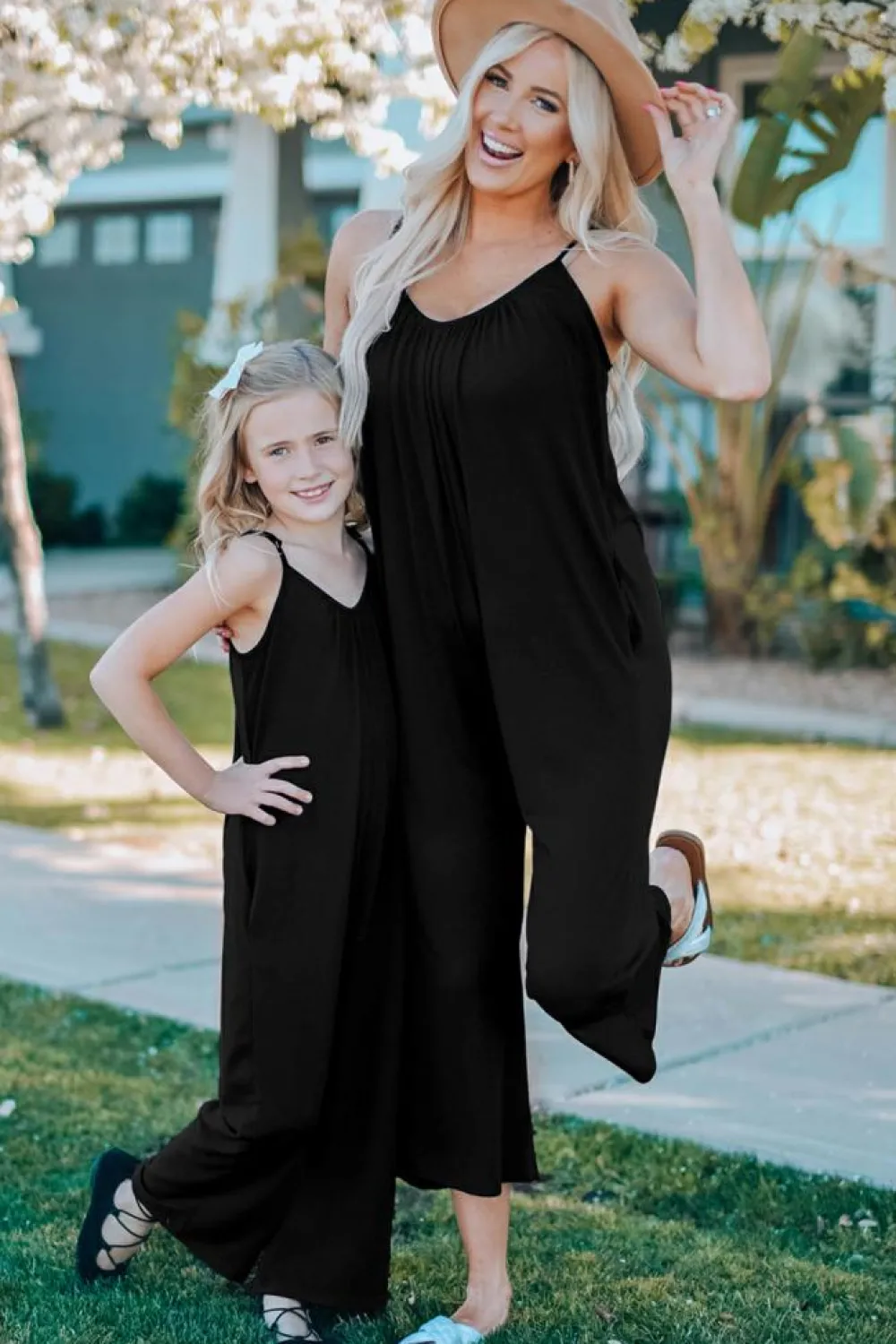 Discount Dear-Lover Spaghetti Straps Wide Leg Pocketed Jumpsuits Black