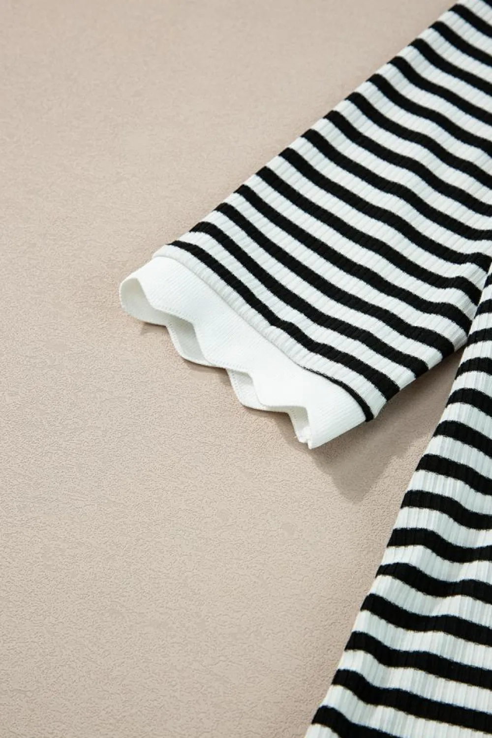 Discount Dear-Lover Striped Contrast Scallop Trim Half Sleeve T-shirt Black