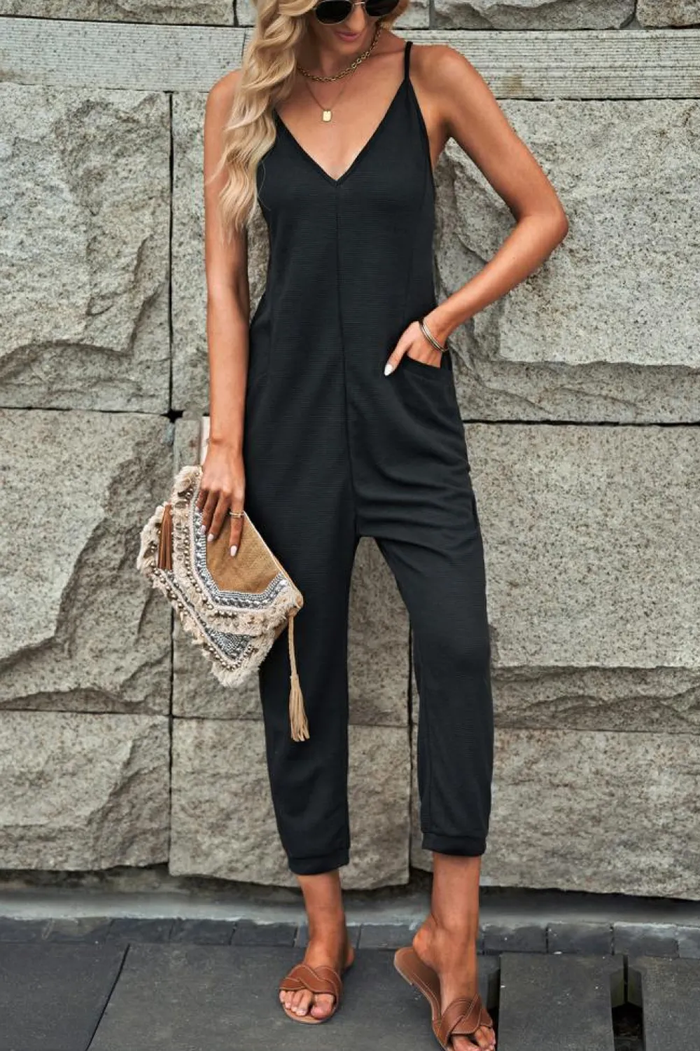 Outlet Dear-Lover Textured Sleeveless V-Neck Pocketed Casual Jumpsuit Black