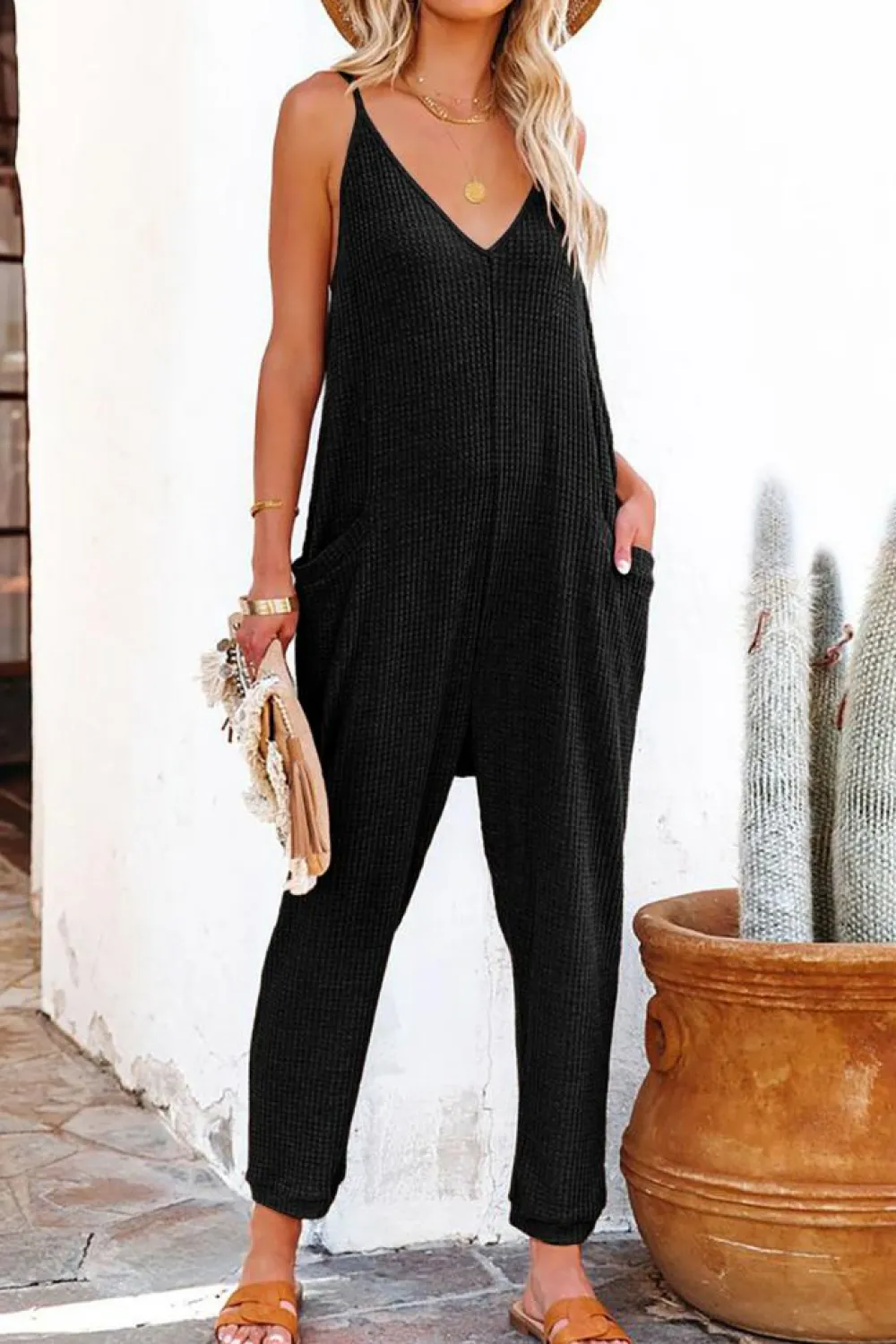 Outlet Dear-Lover Textured Sleeveless V-Neck Pocketed Casual Jumpsuit Black
