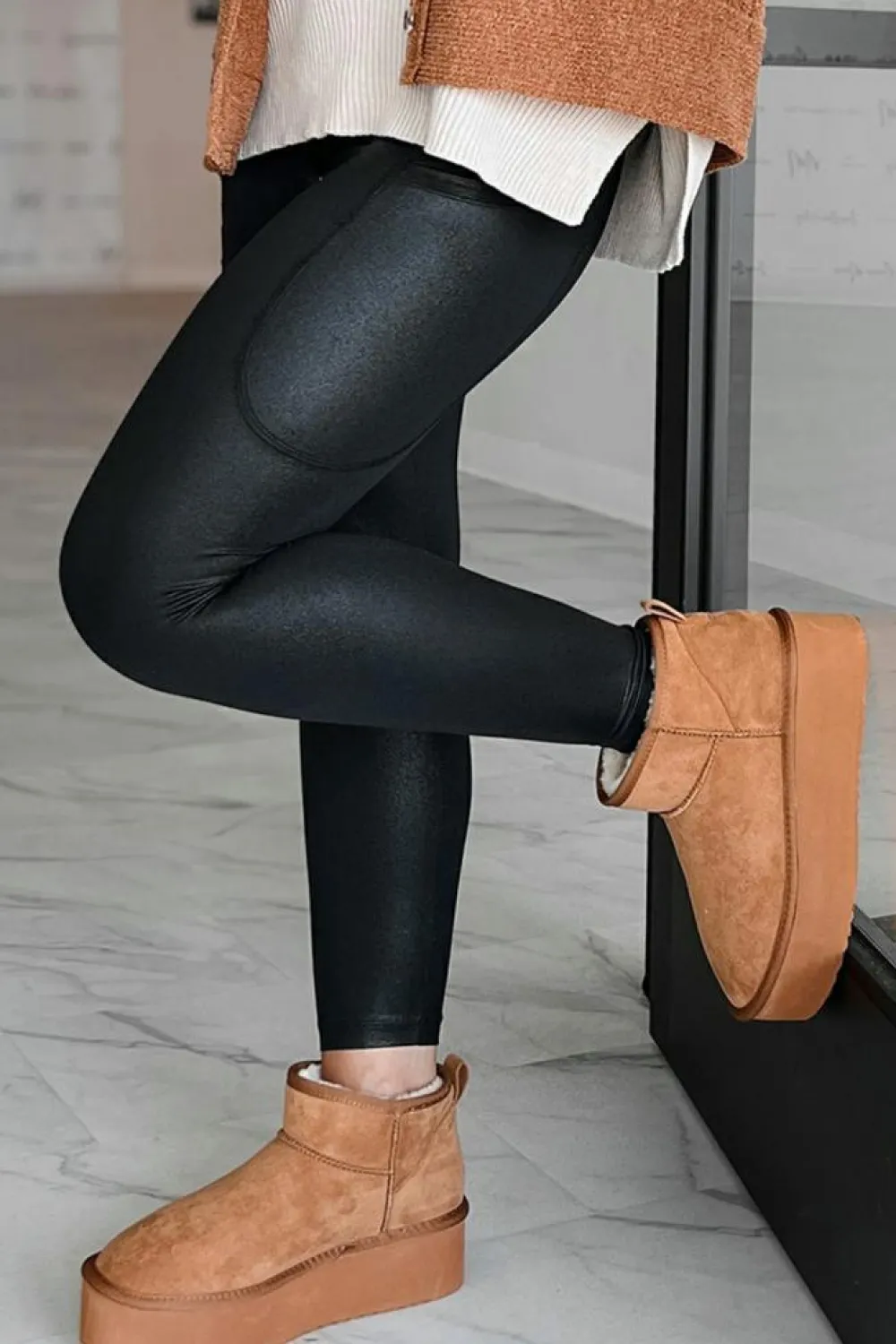 Hot Dear-Lover V Crossover High Waist Pocketed Leggings Black