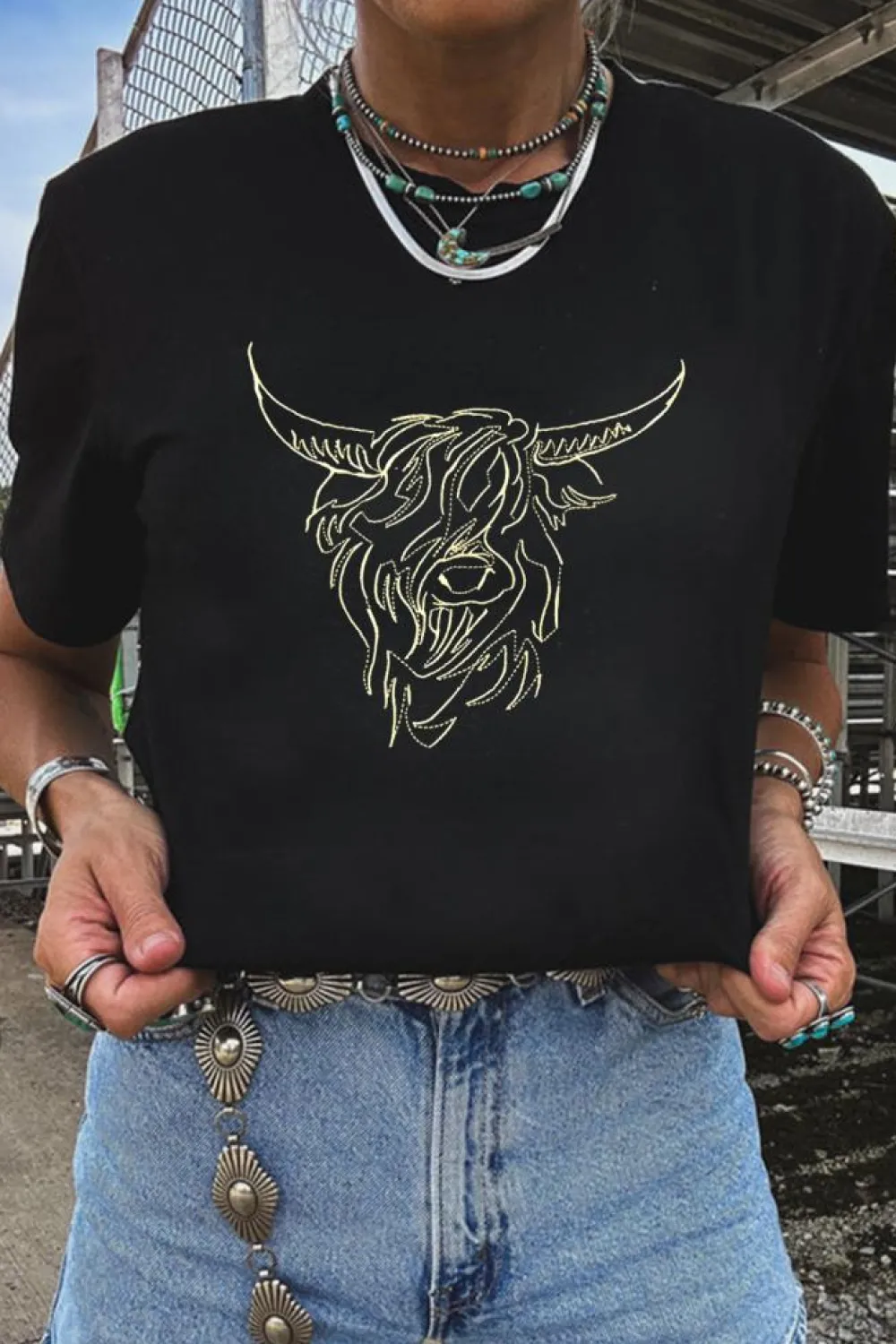 Hot Dear-Lover Western Bull Head Embroidered Pattern T Shirt Black