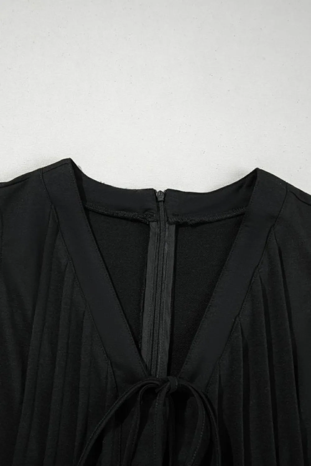 Best Dear-Lover Tie V Neck Pintuck Sleeveless Loose Romper Black white