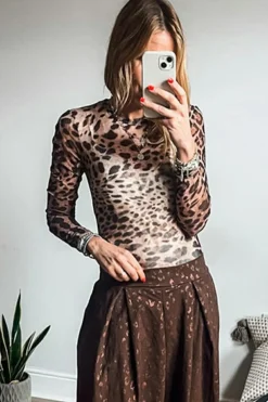 Discount Dear-Lover Leopard Round Neck Long Sleeve Slim Top Brown