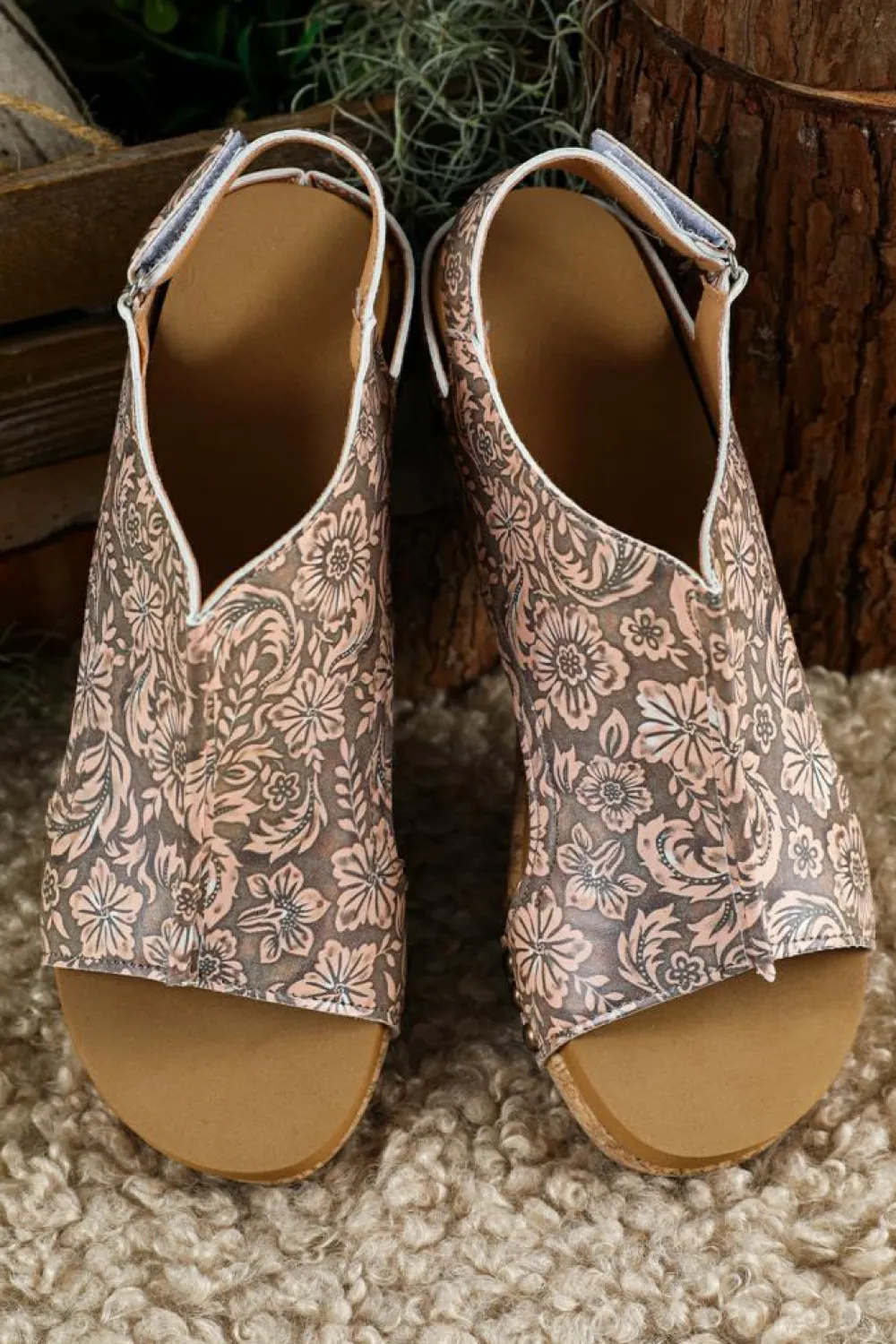 Online Dear-Lover Vintage Floral Leather Rivet Hollowed Platform Sandals Brown