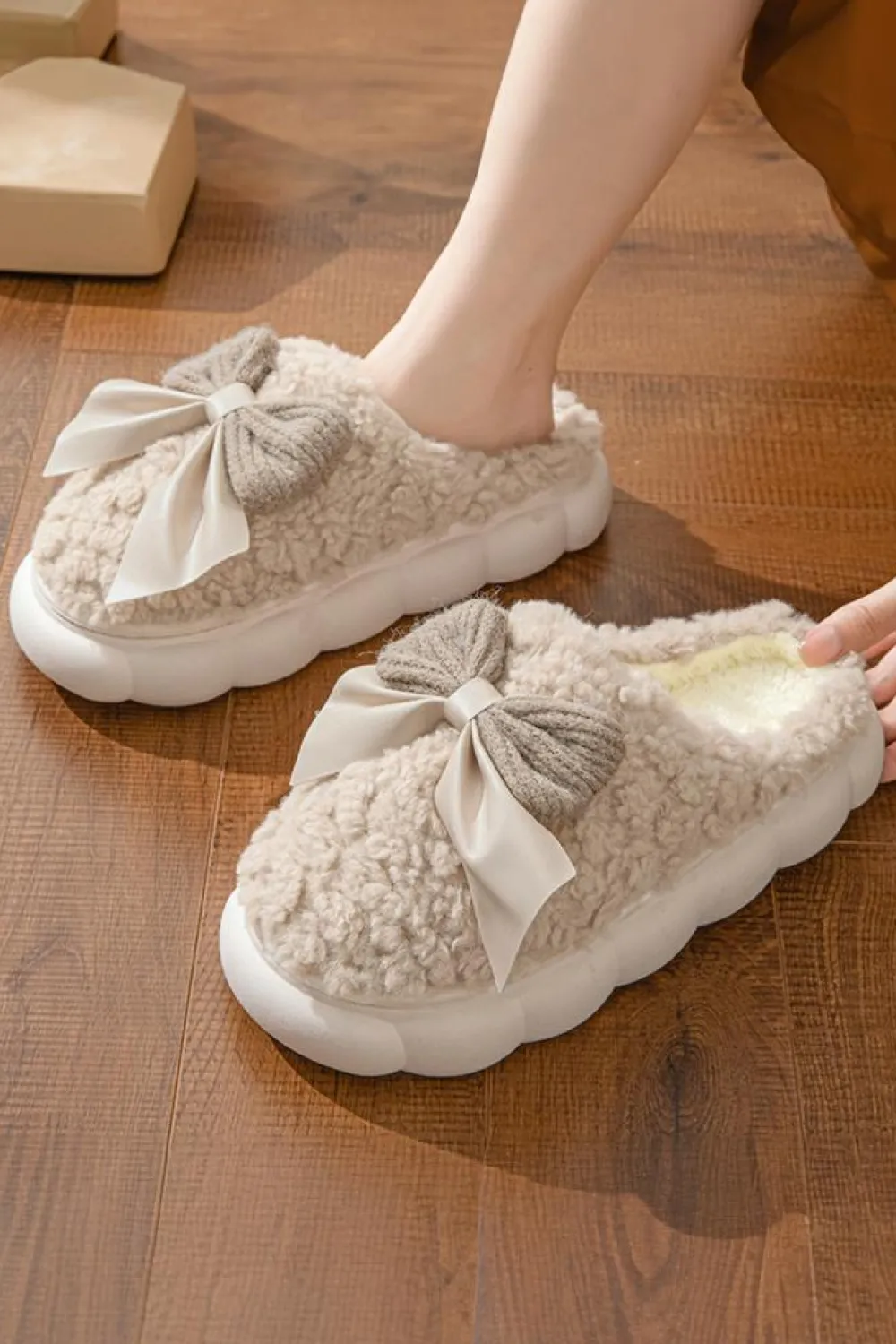 Best Dear-Lover Contrast Bowknot Applique Plush Winter Slippers (Bow Colors May Differ by Batch) Camel