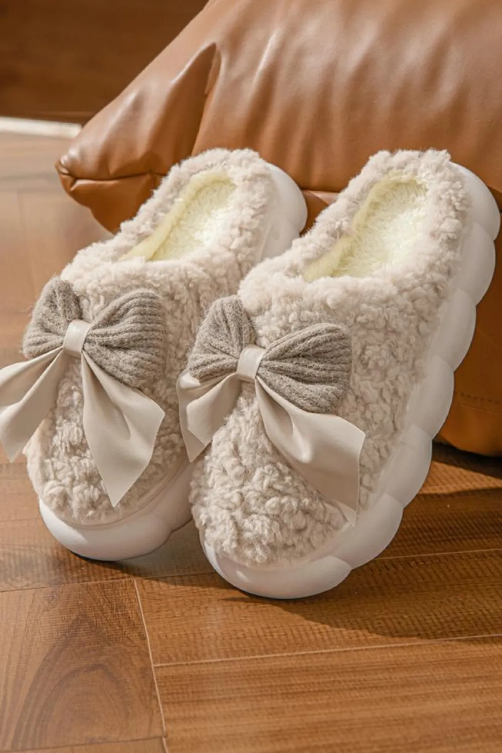 Best Dear-Lover Contrast Bowknot Applique Plush Winter Slippers (Bow Colors May Differ by Batch) Camel