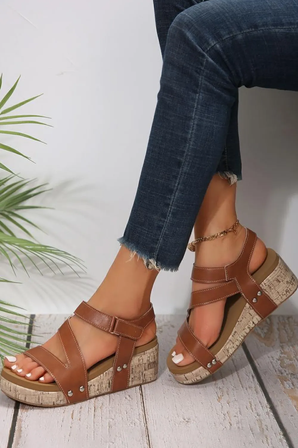 Hot Dear-Lover Hollow Out Velcro Leather Wedge Sandals Chestnut