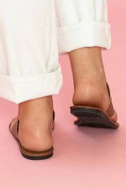 Clearance Dear-Lover Metal Decor Leather Thong Slippers Chestnut