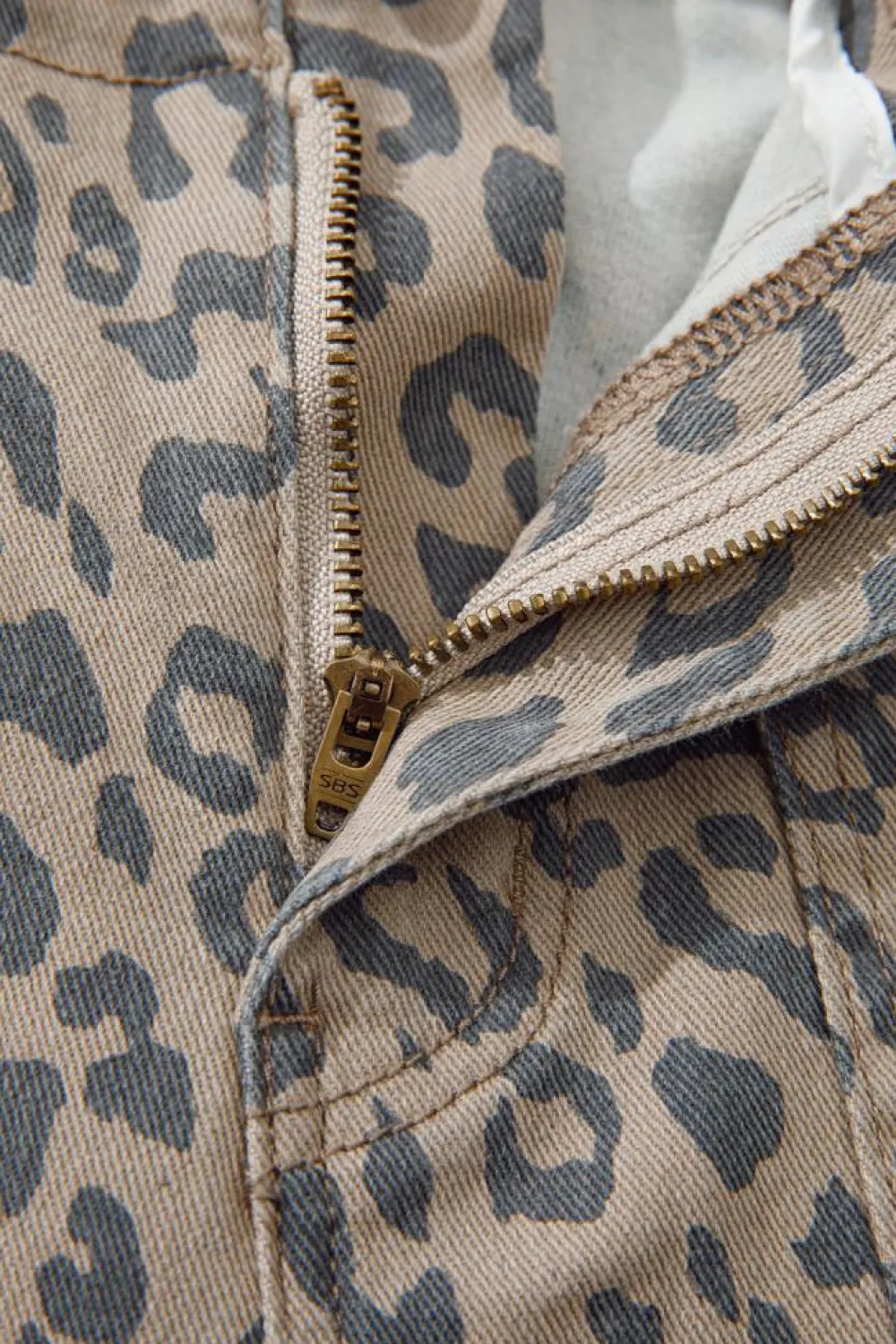 Fashion Dear-Lover Leopard Printed Drawstring Waist Pocketed Wide Leg Jeans Khaki