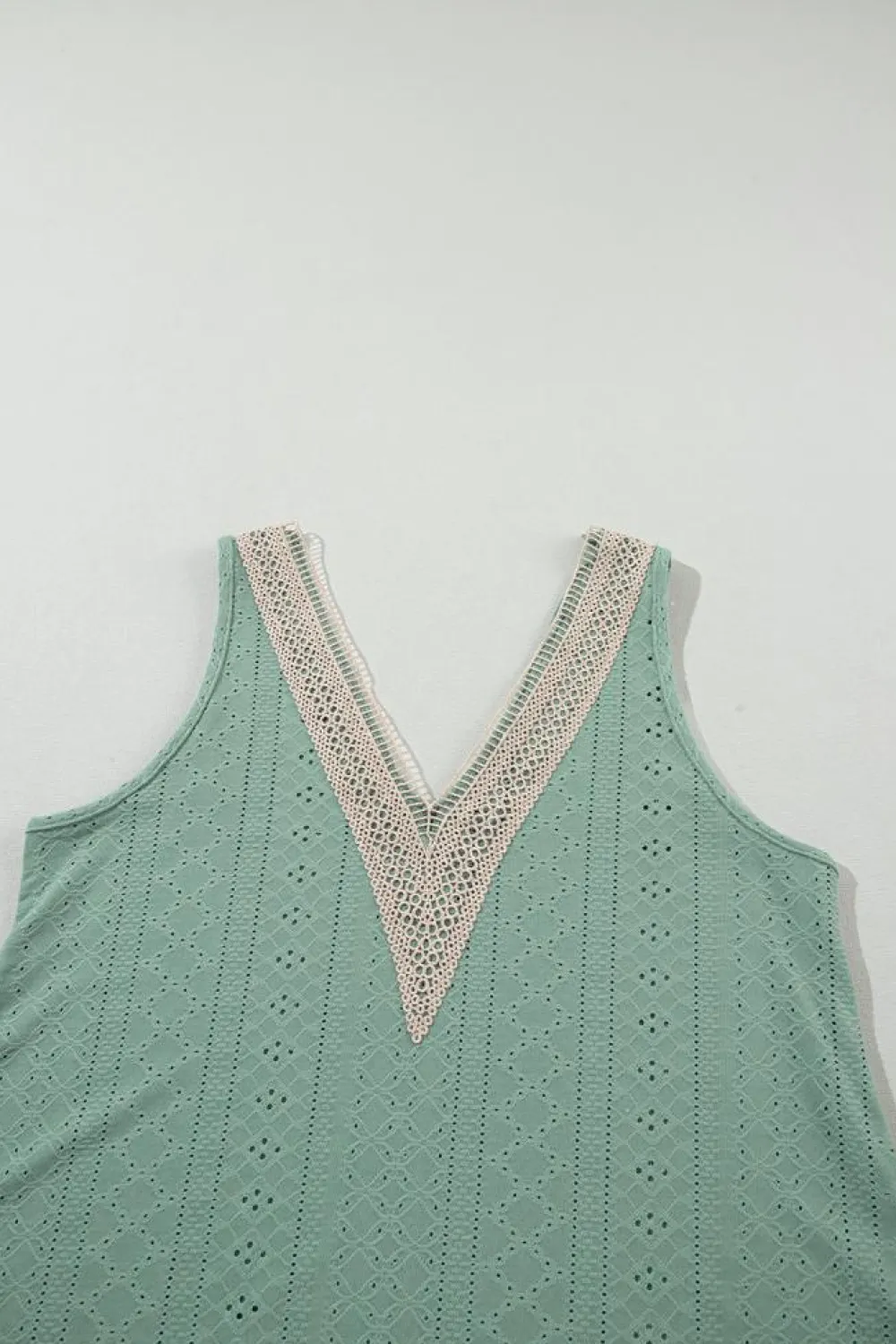 Hot Dear-Lover Lace Crochet Splicing V Neck Loose Fit Tank Top Mist Green