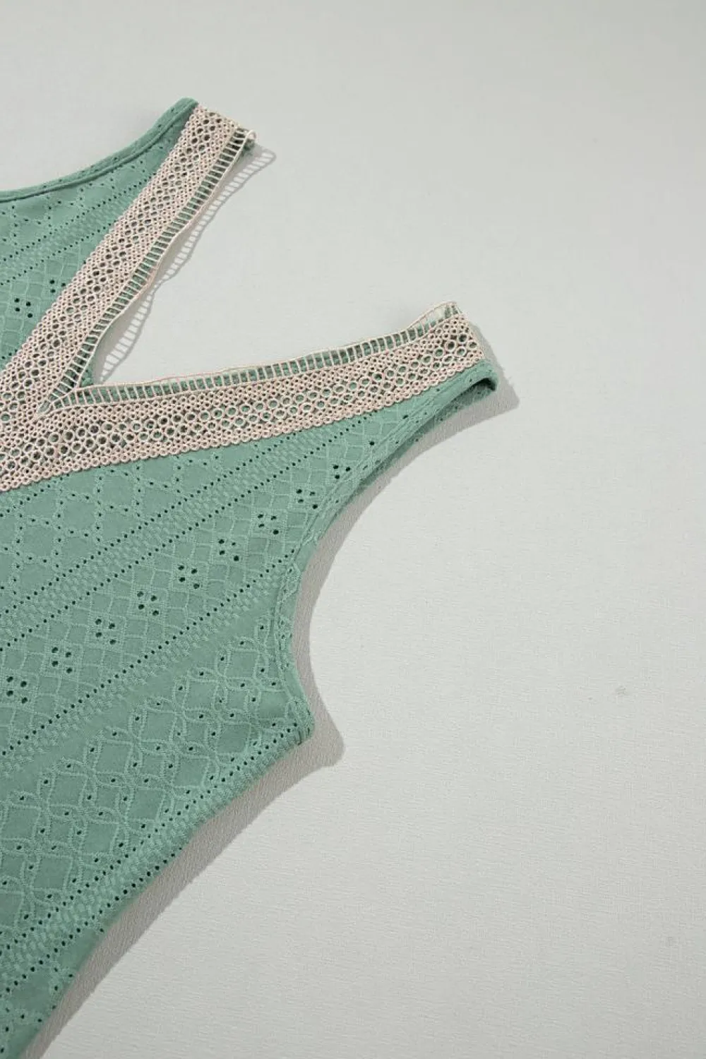 Hot Dear-Lover Lace Crochet Splicing V Neck Loose Fit Tank Top Mist Green