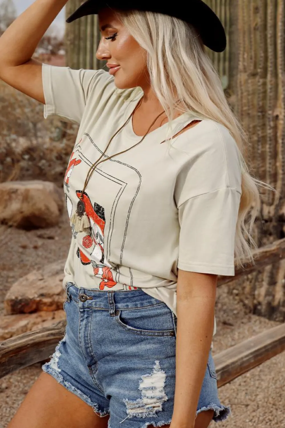 Best Dear-Lover Cowgirl Queen Graphic Tee Parchment