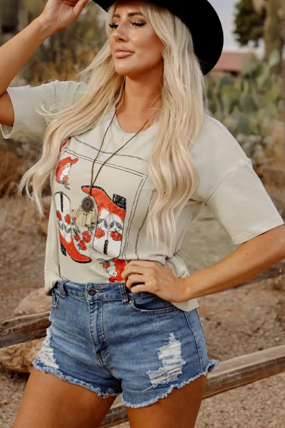 Best Dear-Lover Cowgirl Queen Graphic Tee Parchment