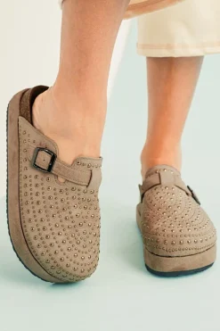 Fashion Dear-Lover Rivet Buckle Closed Toe Platform Slippers Parchment