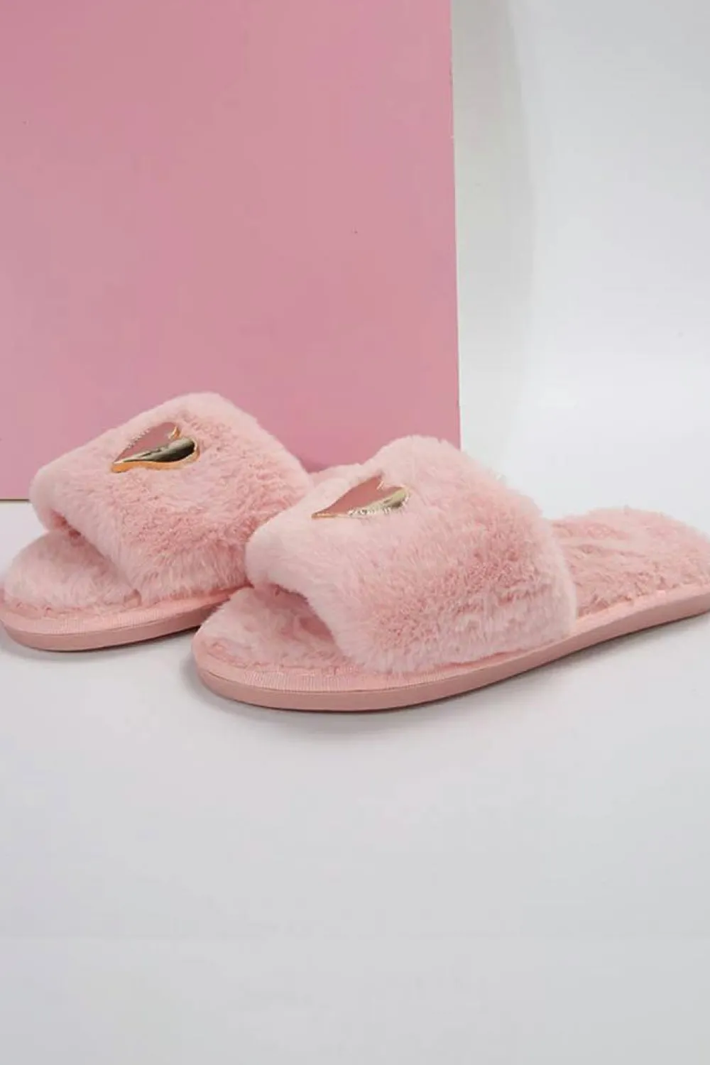 Best Dear-Lover Heart Shape Buckle Decor Open Toe Plush Slippers Pink