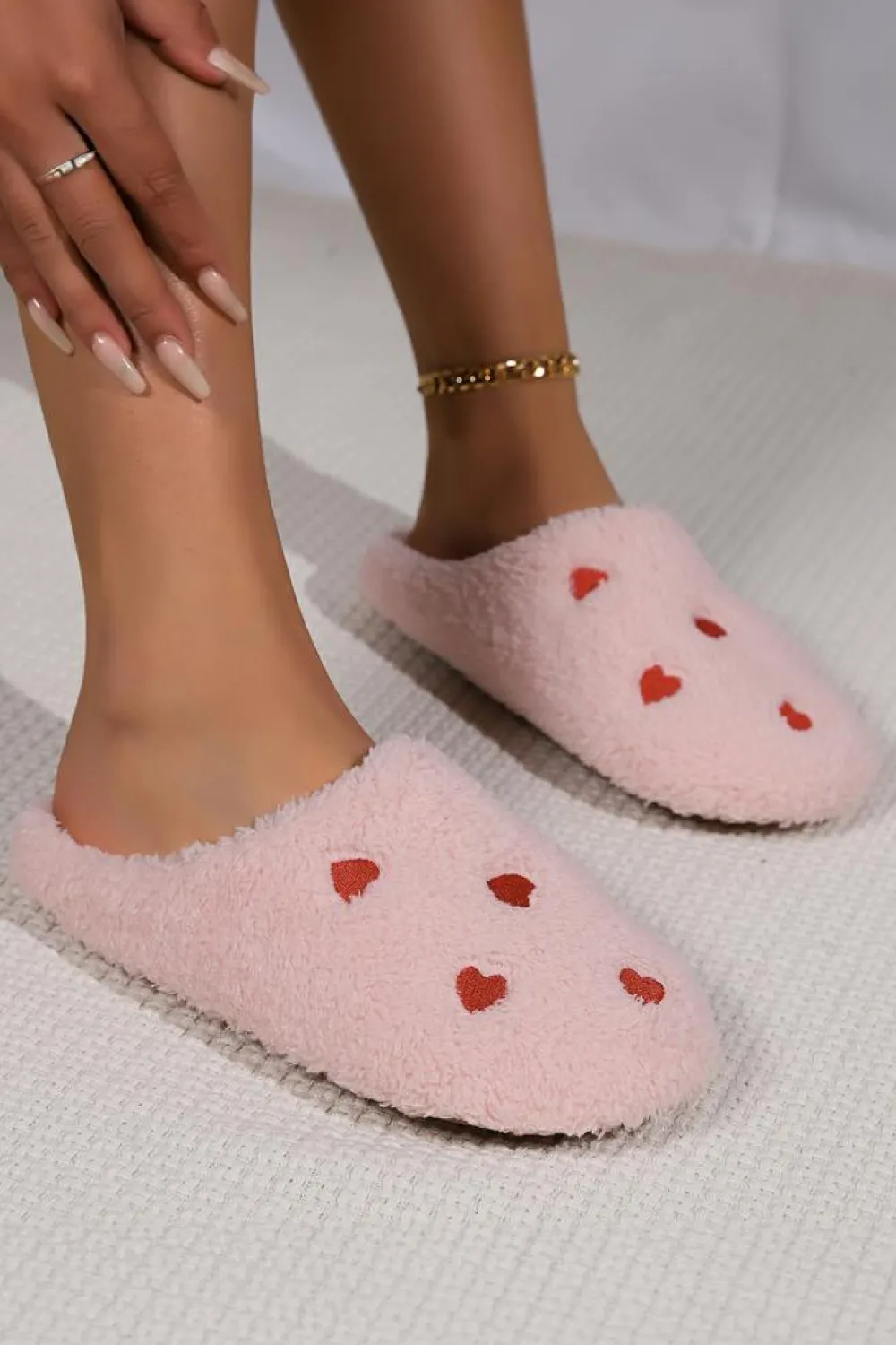 Fashion Dear-Lover Heart Shape Embroidered Slip On Plush Slippers Pink