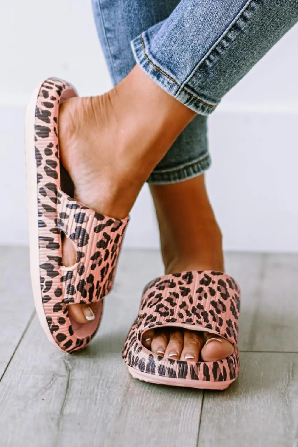Online Dear-Lover Leopard Print Thick Sole Slip On Slippers Pink