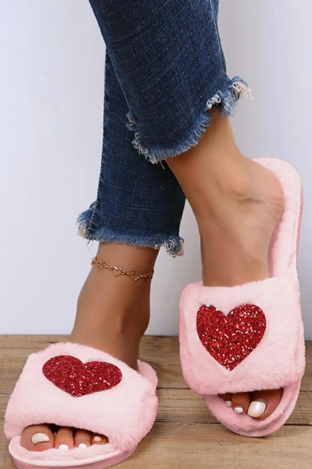 Clearance Dear-Lover Sequin Heart Shaped Slip On Plush Slippers Pink