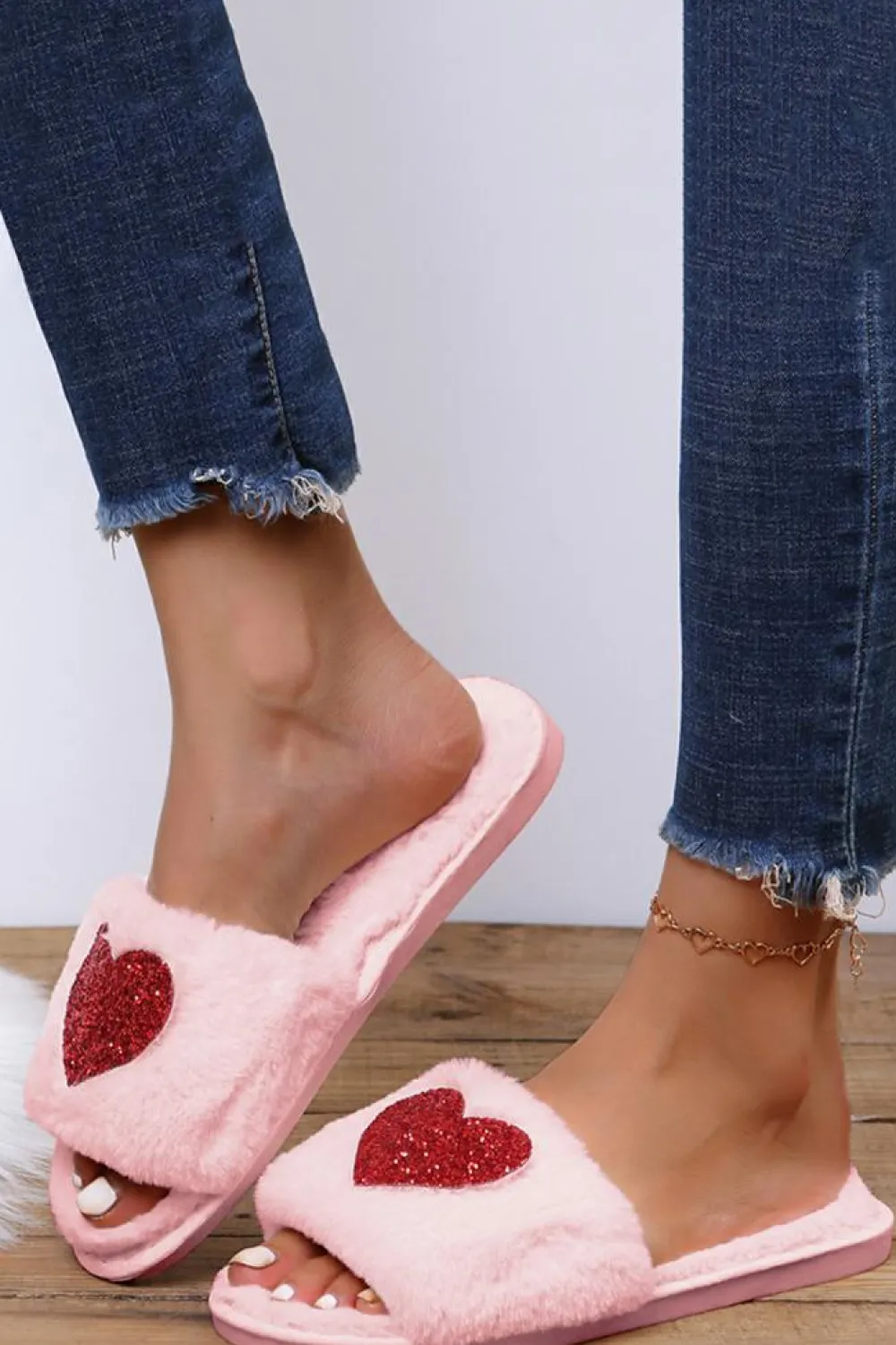 Clearance Dear-Lover Sequin Heart Shaped Slip On Plush Slippers Pink