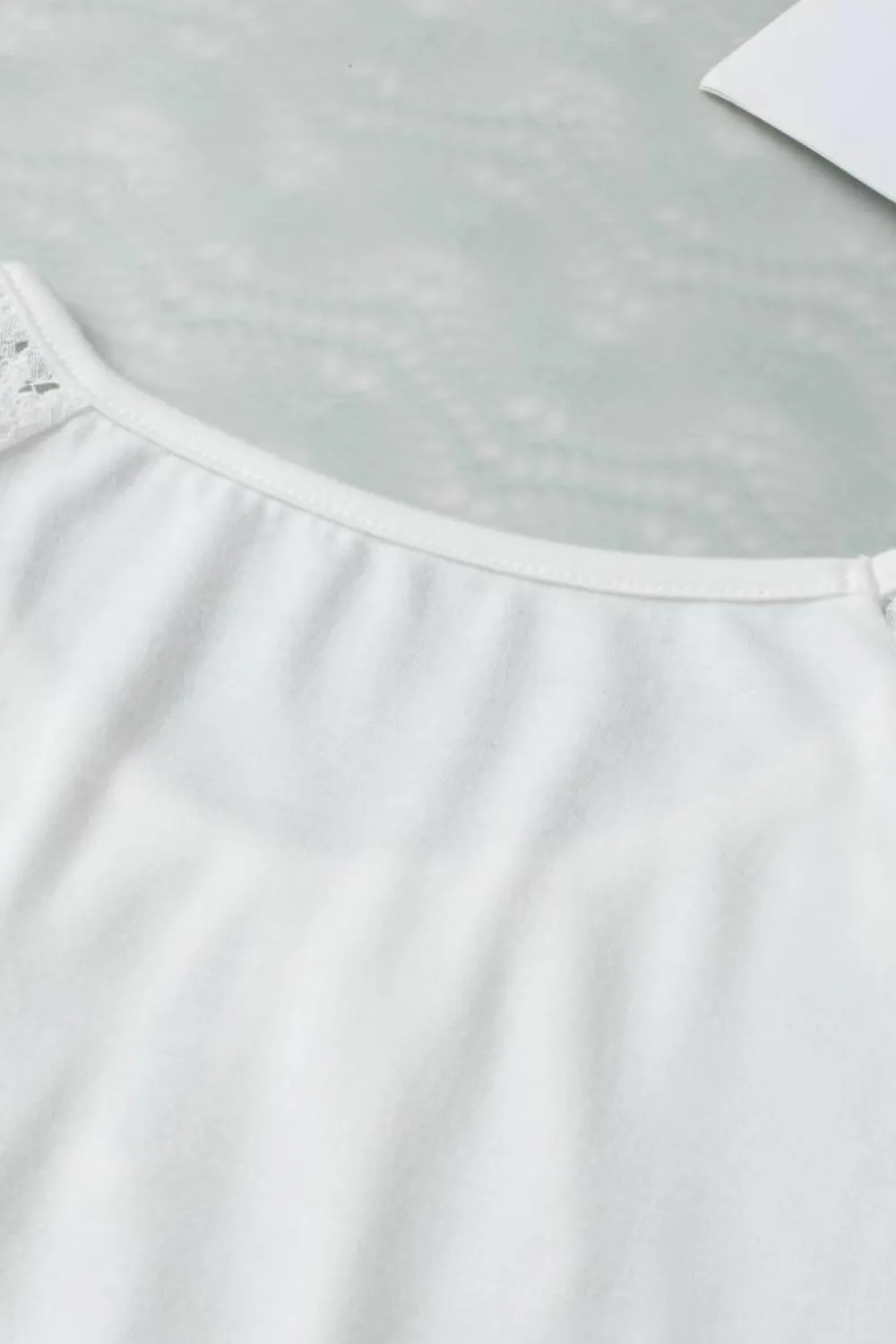 Best Dear-Lover Contrast Lace Sleeve Keyhole Decor Top White