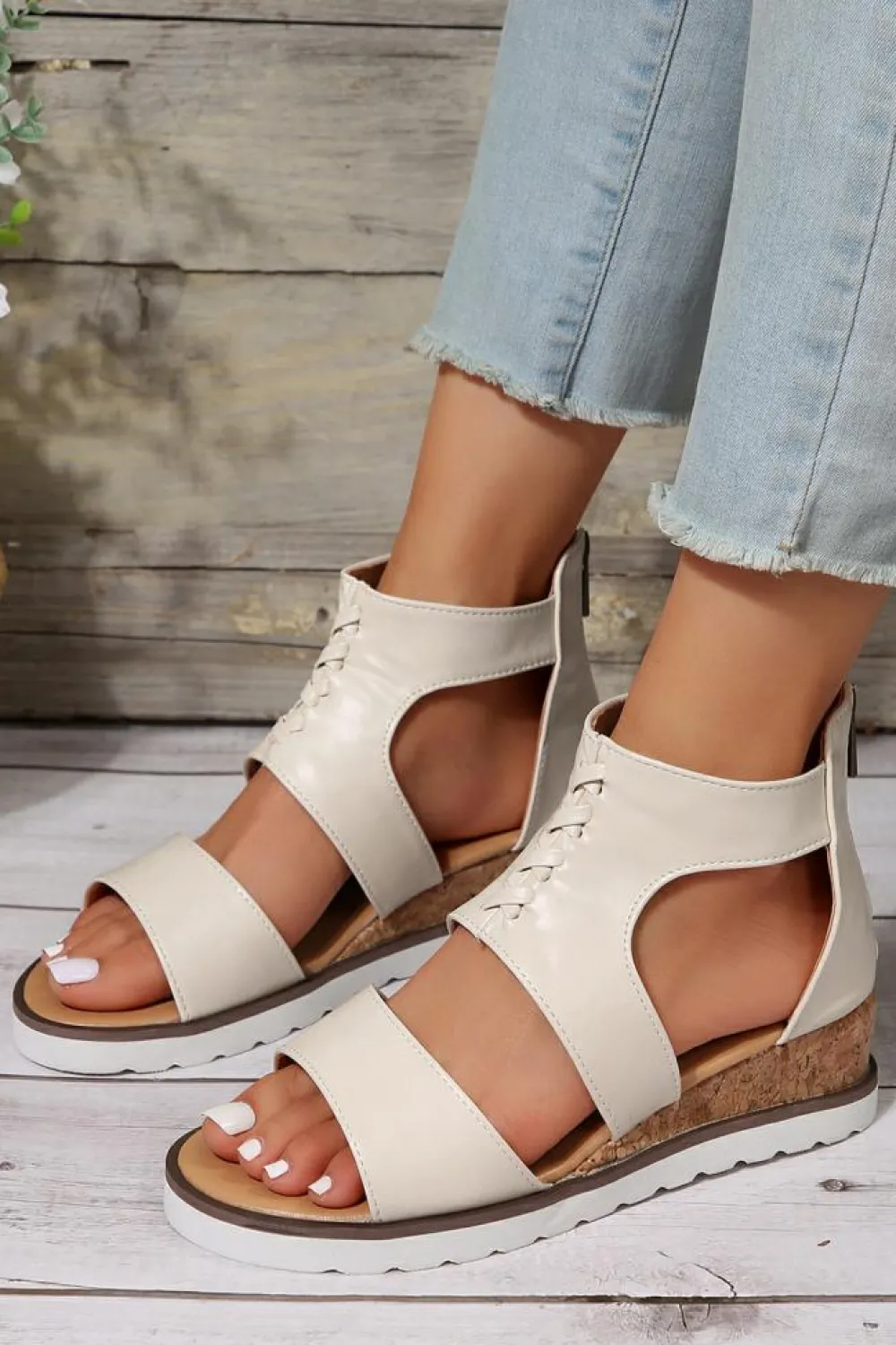 Outlet Dear-Lover Crisscross Detail Hollowed Leather Gladiator Sandals White