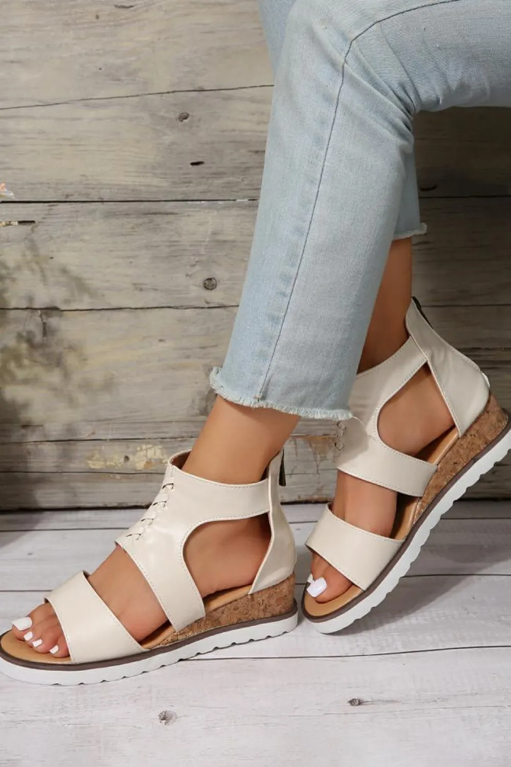 Outlet Dear-Lover Crisscross Detail Hollowed Leather Gladiator Sandals White