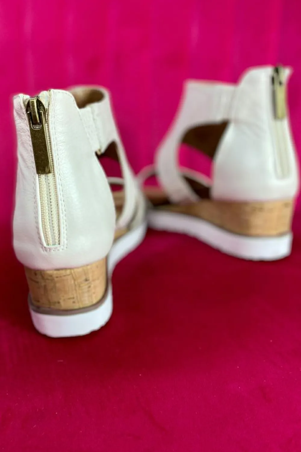 Outlet Dear-Lover Crisscross Detail Hollowed Leather Gladiator Sandals White