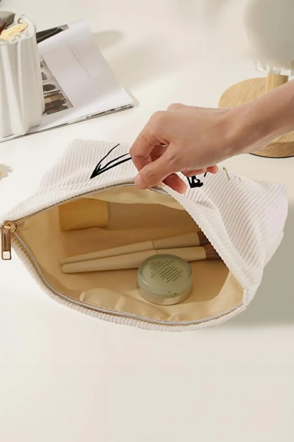 Fashion Dear-Lover Easter Bunny Print Corduroy Makeup Storage Bag White