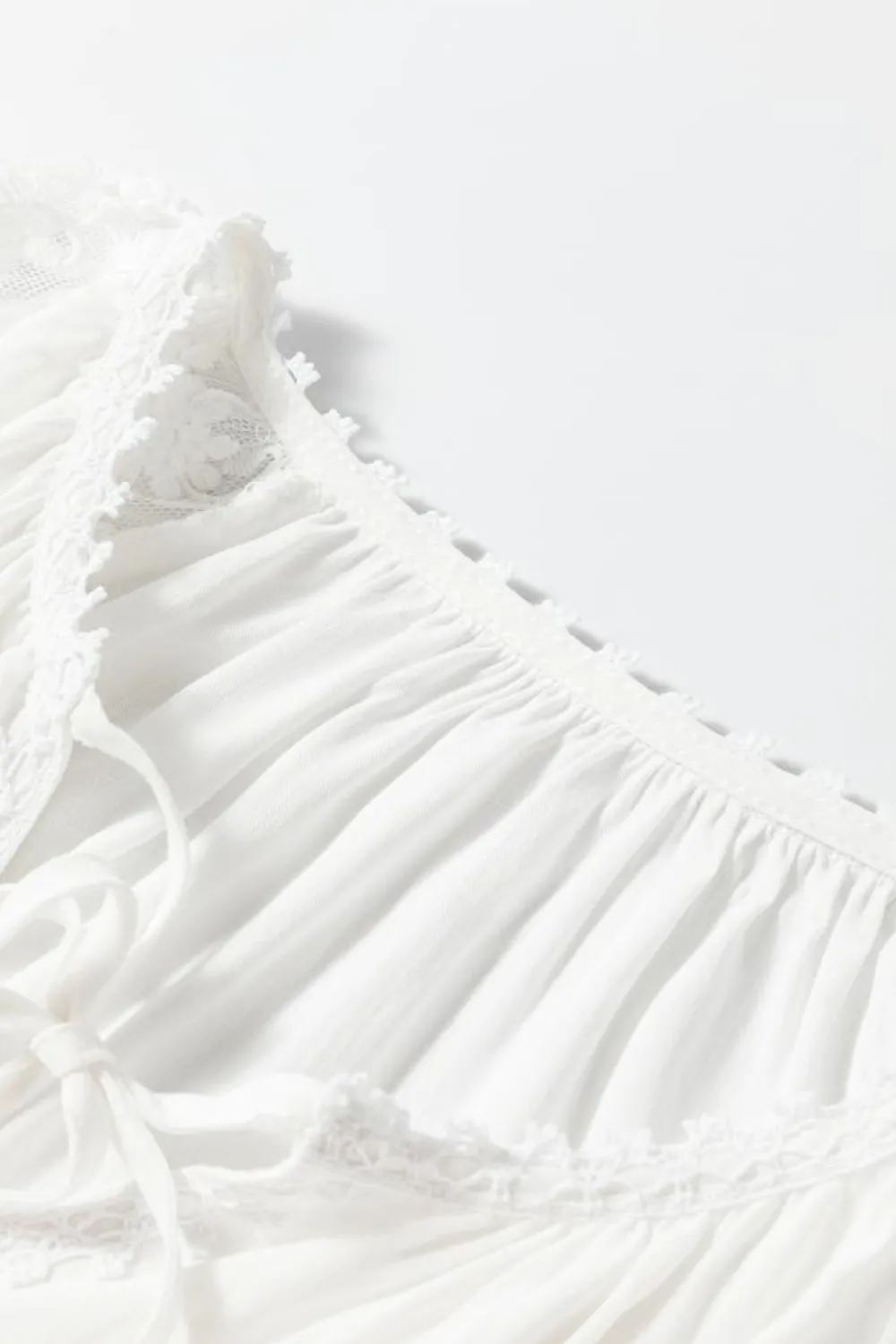Hot Dear-Lover Floral Lace Patchwork Puff Sleeve Tied V Neck Blouse White