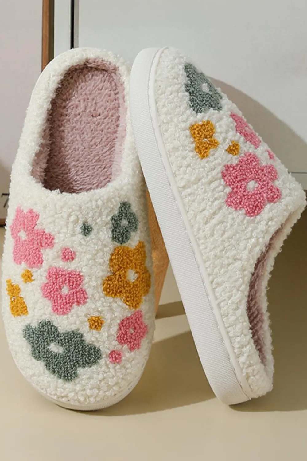 Hot Dear-Lover Flower Pattern Slip On Plush Home Slippers White