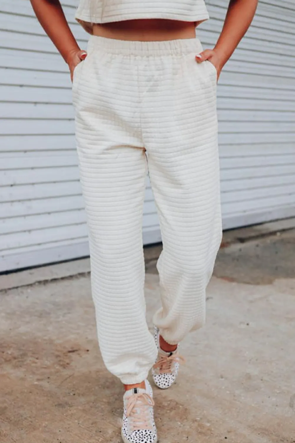 Outlet Dear-Lover Lattice Textured Cropped Tee and Jogger Pants Set White