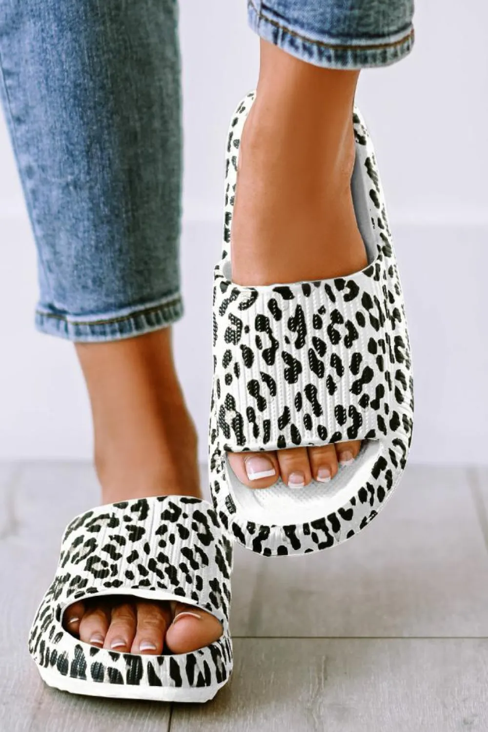 Fashion Dear-Lover Leopard Print Thick Sole Slip On Slippers White