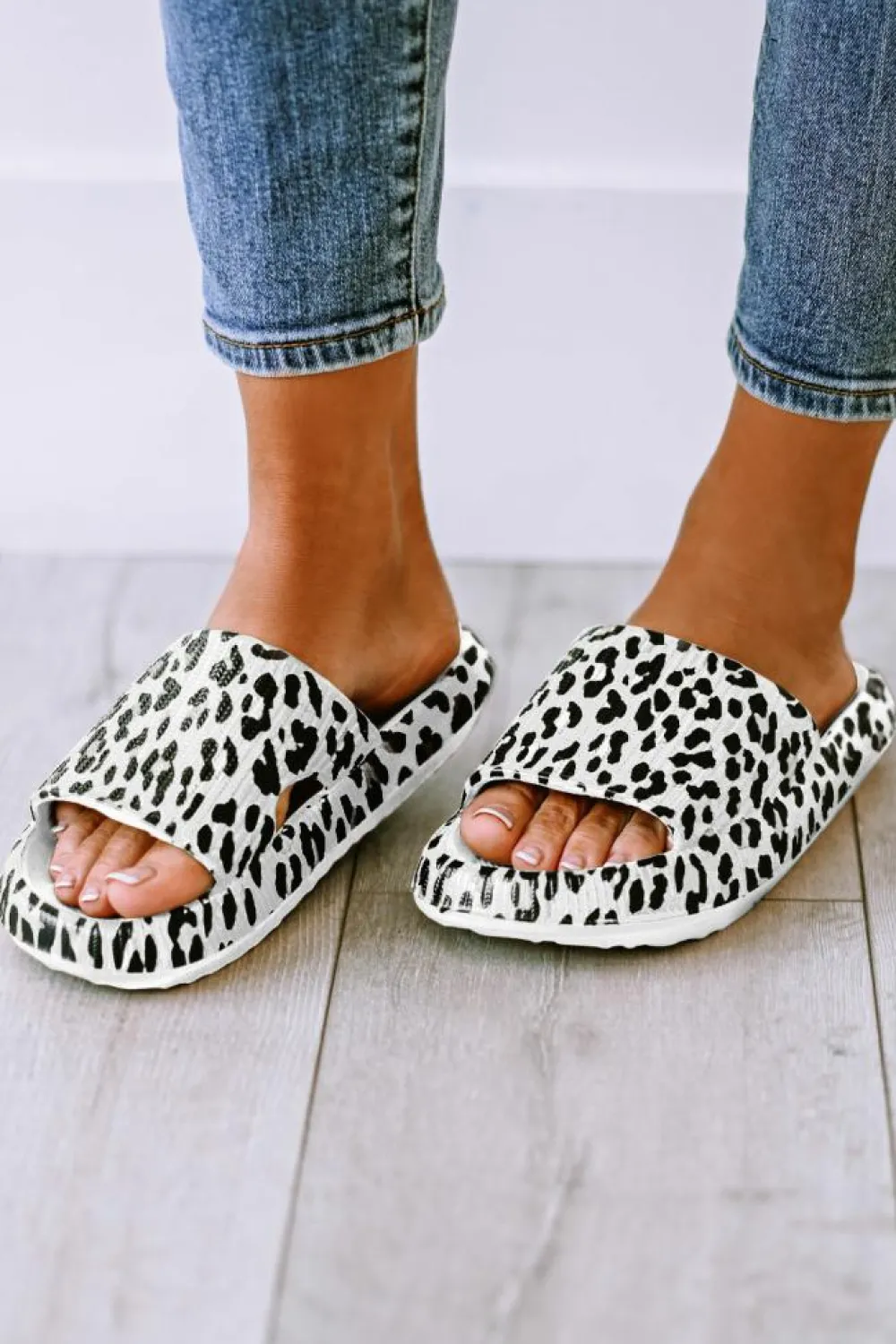 Fashion Dear-Lover Leopard Print Thick Sole Slip On Slippers White
