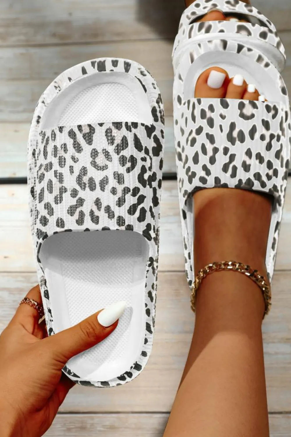 Fashion Dear-Lover Leopard Print Thick Sole Slip On Slippers White
